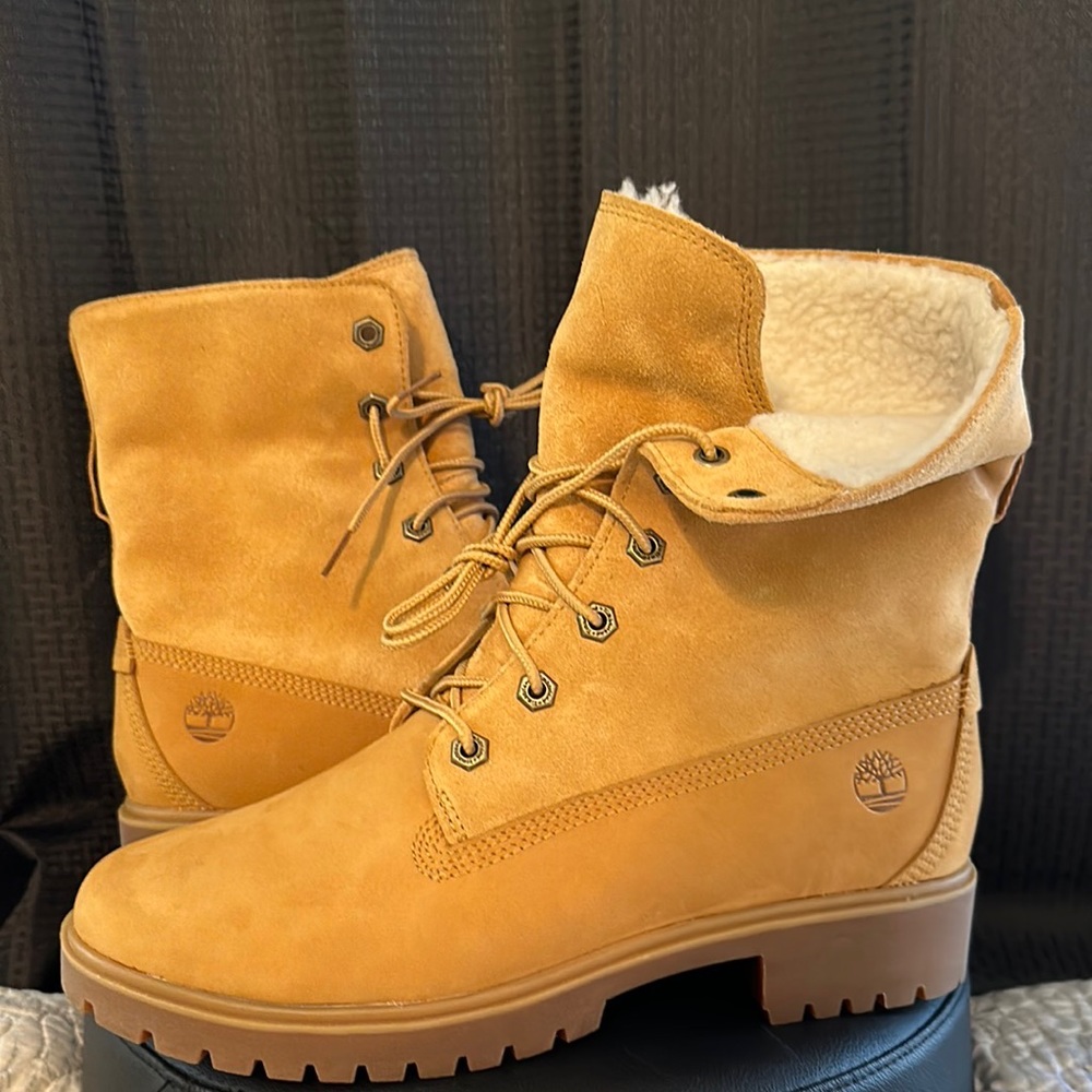 Timberland insulated boots women size 8.5